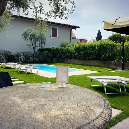 Konukevi Le Logge Del Garda San Felice del Benaco